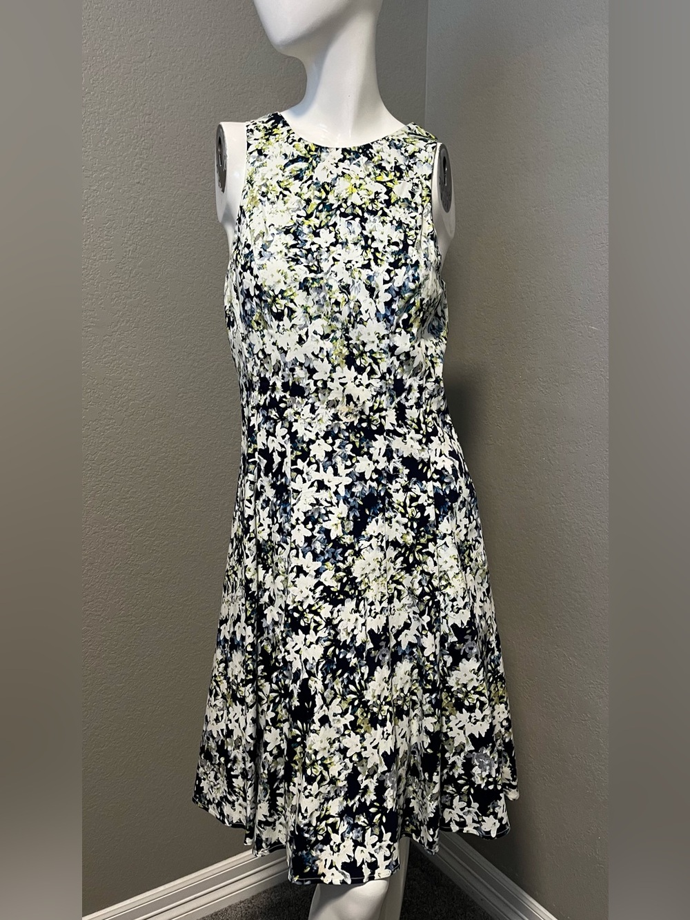Maggy London Women’s Navy Multicolor  Floral Fit-and-Flare  Midi Dress Size US 6